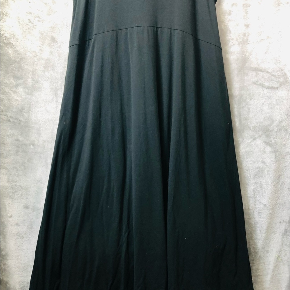Elegant Black Sleeveless Dress - Picture 2 of 10
